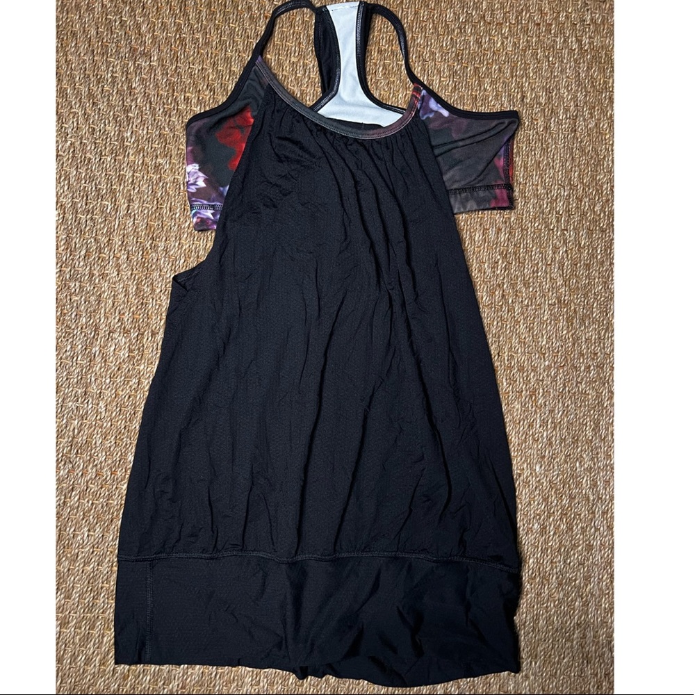 Gently Used Lululemon workout top w/built in Bra size L